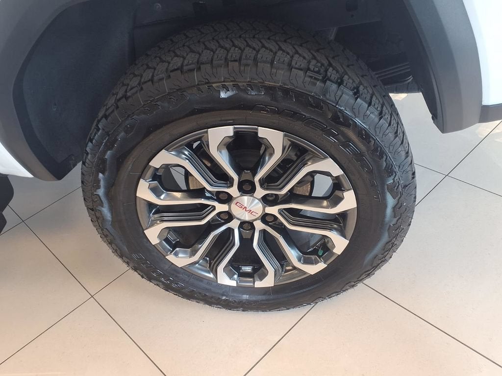 2025 GMC Canyon Denali