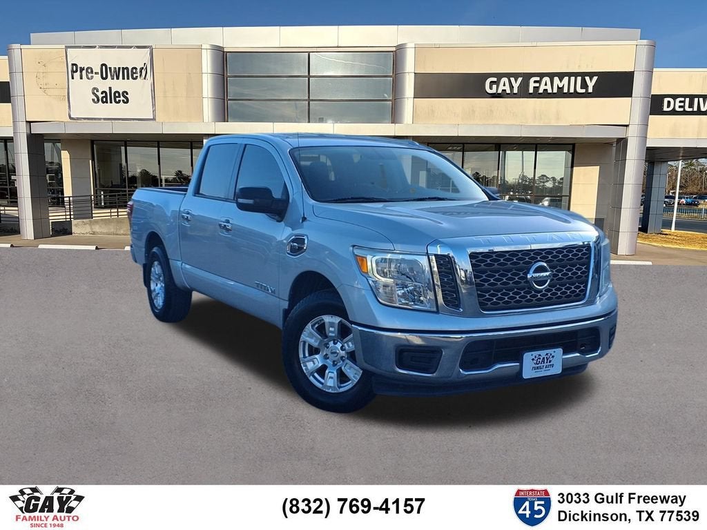 2017 Nissan TITAN SV