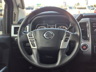 2017 Nissan TITAN SV