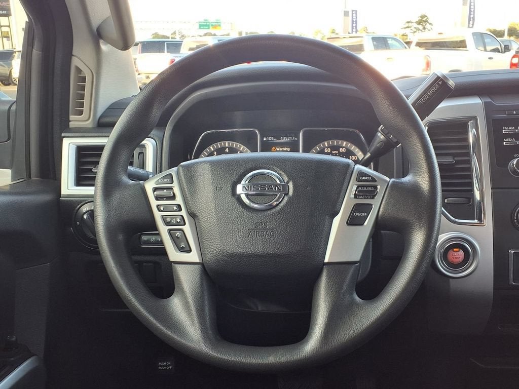 2017 Nissan TITAN SV