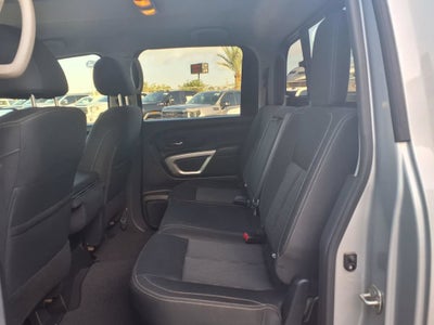 2017 Nissan TITAN SV