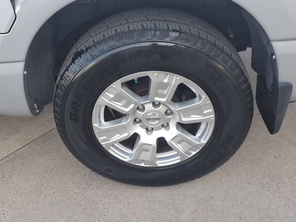 2017 Nissan TITAN SV