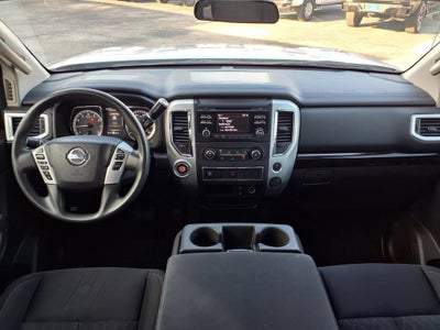 2017 Nissan TITAN SV