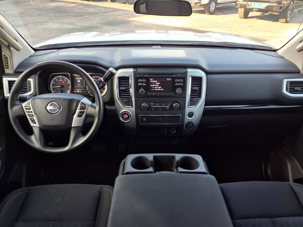 2017 Nissan TITAN SV