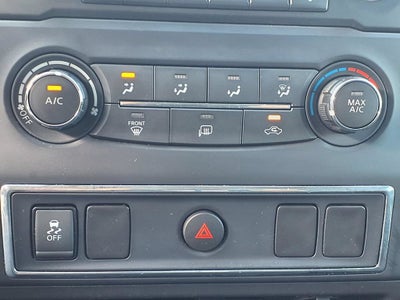 2017 Nissan TITAN SV