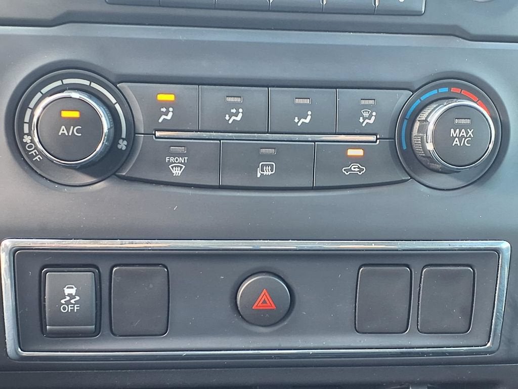 2017 Nissan TITAN SV