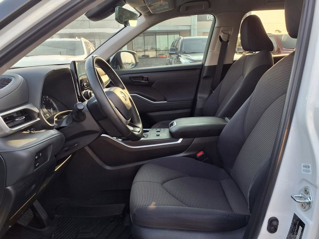 2024 Toyota Highlander LE