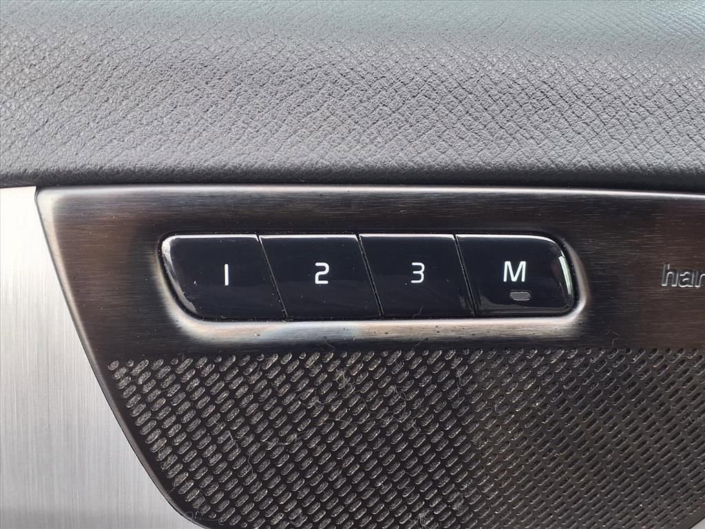 2021 Volvo XC90 Momentum