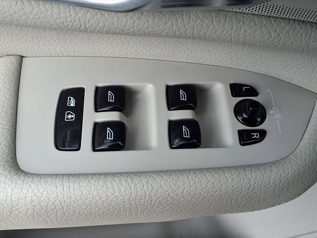 2021 Volvo XC90 Momentum