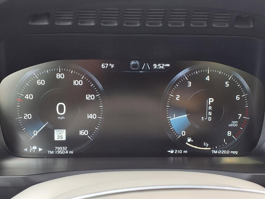 2021 Volvo XC90 Momentum