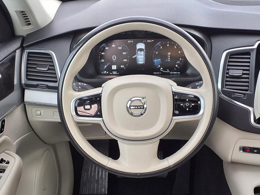 2021 Volvo XC90 Momentum