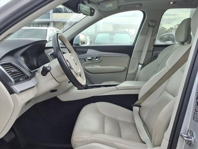 2021 Volvo XC90 Momentum