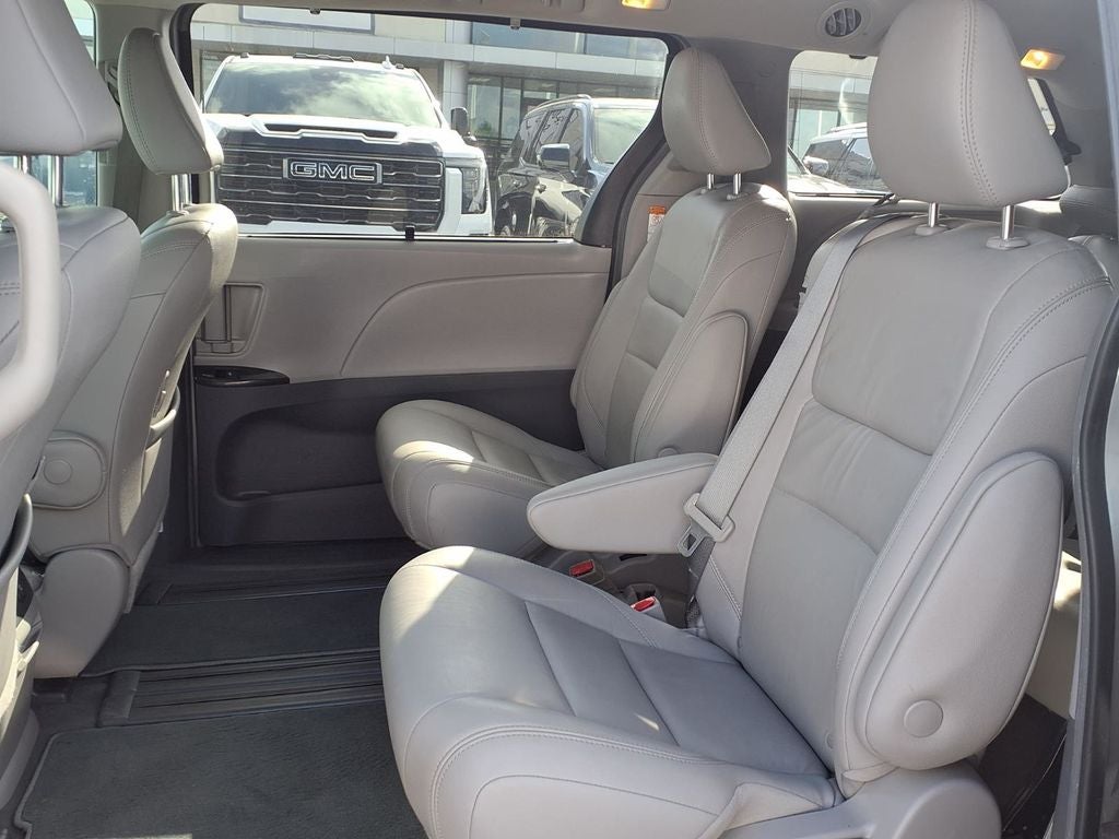 2019 Toyota Sienna XLE 8 Passenger